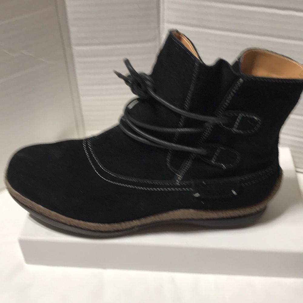 Wanderlust Suede Leather Upper Boot. Euc - image 5